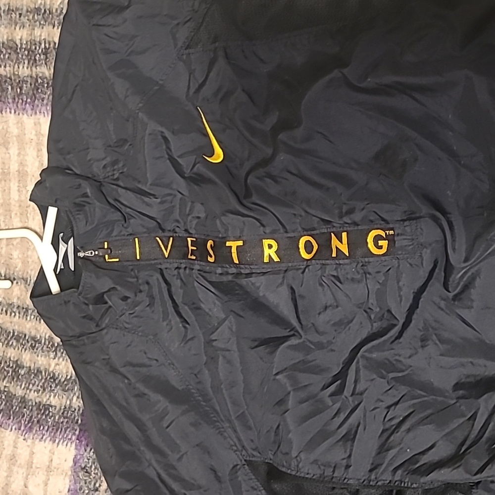 Size M Hawkeyes/Nike windbreaker